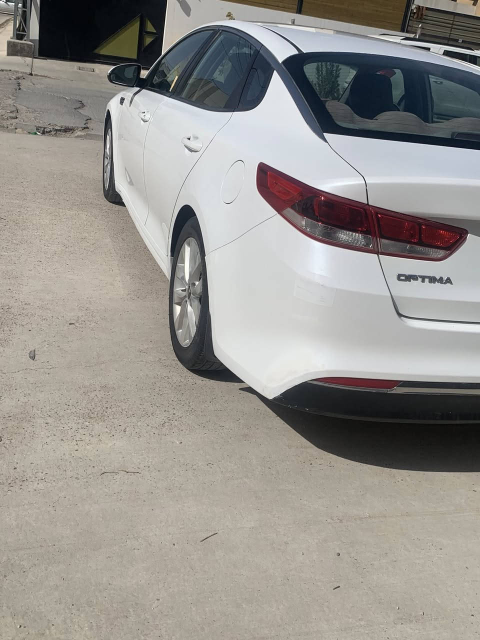 السلام عليكم 
كيا اوبتيما خليجي مكينه 2000 دوش رقم اربيل
تحكم ستيرين شفتات قياده تبريد قطعتين السياره كفاله عدا صبغ نصف الجاملغ  الامامي عكس السايق السعر 153
***********
