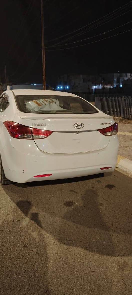 السلام عليكم 
للبيع النتره موديل 2014 خليجي 
ماشيه 190الف 
سلايت 
رقم بغداد 
5ويل كب 
بيه باب تبديل والشخوط الي واضحه بصوره
السعر 130 وبيه مجال
  مكان السياره فلوجه 
للتواصل ***********
