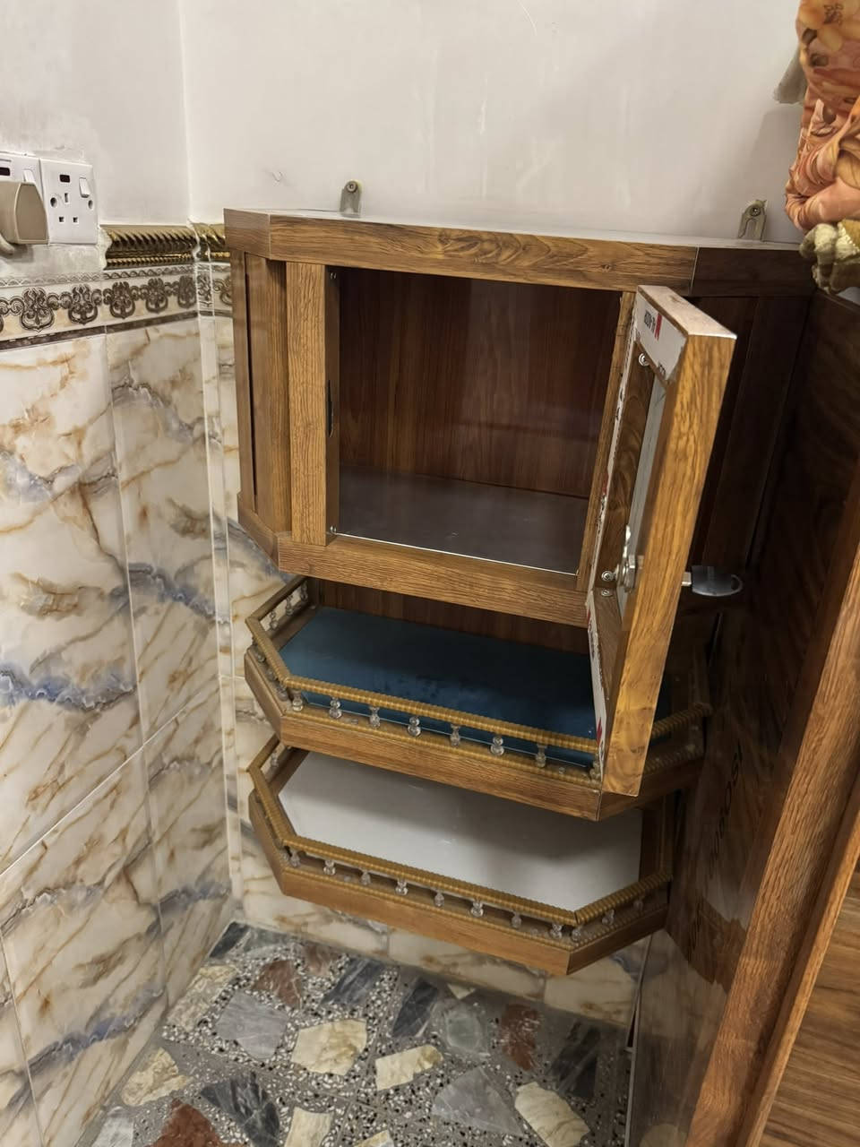 السلام عليكم خانه المنيوم للبيع السعر 75 الف نظيفه 100/100  /*********** العنوان بغداد الجديده تل محمد
