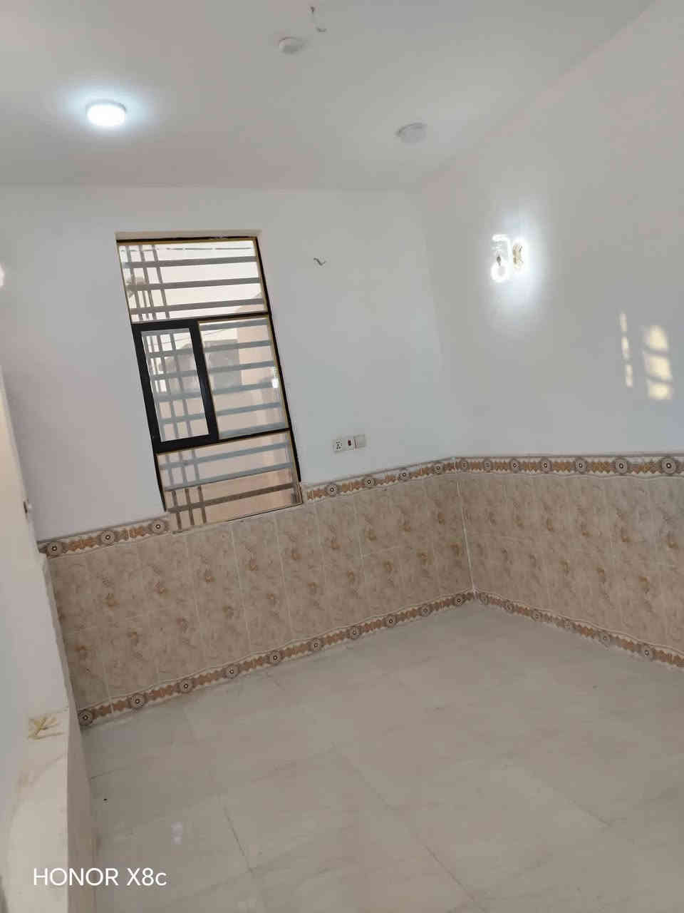 بيت🏠🤑 33مليون وبيه مجال 🤑
***********###

بيت مساحه 90م #طابو_زراعي سند 25

#قريب_شارع_لحولي                               

بيت جاهز مفتاح 🔑 
أساس وسقف صب مركزي 

منطقه كامله السكن #شوارع_تبليط 

غرفه نوم وصاله ومطبخ واستقبال حمامات داخليه وخارجيه وكراج 

#مدارس // ماء//. كهرباء//. تبليط  /. خط مولد ذهبي 

وتساب
***********##

ملاحظه// توجد لدينا كل المساحات من دور
