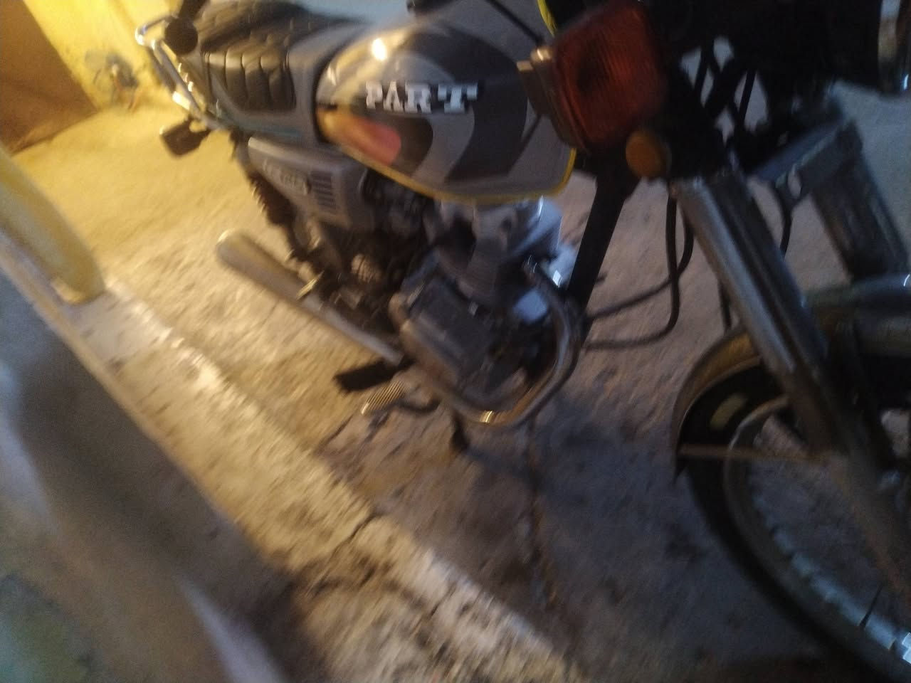 ماطور بارت. 2015.  99999 بلادي شرط كله مختم بارت 

كهربايات كلها شغاله

مكينه فول نضافه

ولباقي كدام العين السعر 350 وبي مجال قليل

***********
