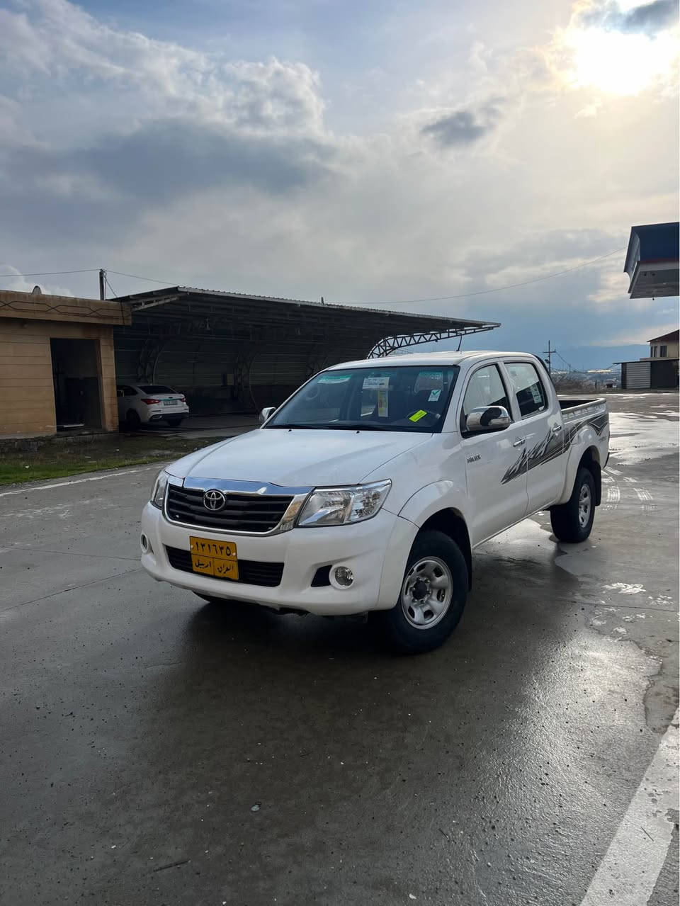 بسم الله الرحمن الرحيم(***********)
مەرزیە 2013 مەکینە گاز ئینجکتەر و سۆپەر بیلاد
بێ بۆیاغ پارچەکانی زۆر جوانن بەس قونە بۆدی تعدیلە
مەکینەی تازە تەعمیر کراوە زۆر مەزبووتە
پێشی قرچێکی بچوکی هەیە زۆر نییە هەر چاک نەکراوە
سنوی تا ٢٠٢٨ تازەیە تحویل و غرامە بەشەرت 
سعری ١٥٣ کەمێک مەجال شوێن رانیە 
بەس فرۆشتنە ئالوگۆر ناکەم گەر مشتەری تێل بکە
*********** ڤایبەر و واتسئاپی لەسەرە رانية, السليمانية
