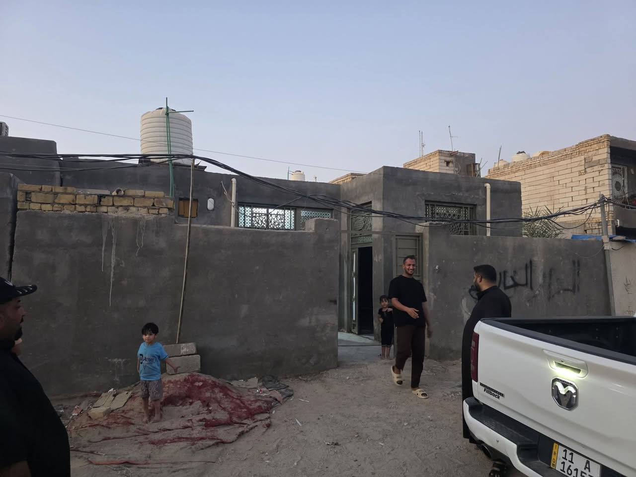 بيت زراعي للبيع مساحته 150 متر يحتوي ع غرفتين ودوانيه وصحيات داخليه وخارجيه والسعر مناسب جدا موقعه بدايه منطقه الاسكان الصناعي قرب طريق الصدرين
***********
