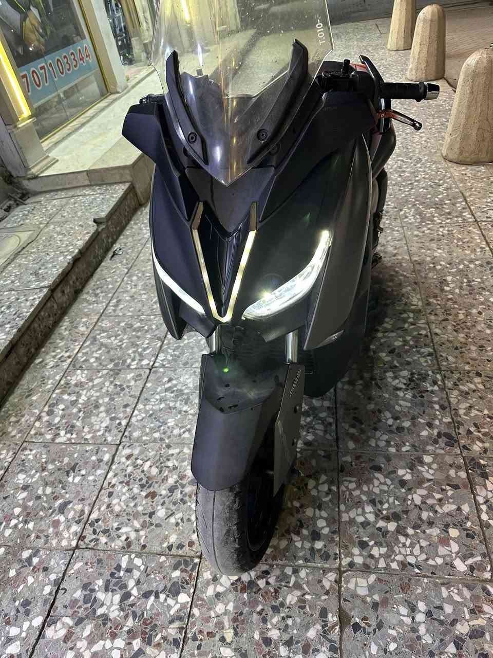 السلام عليكم دراجه X Max للبيع
الدراجه مال رمبه صارلهه شهر من نازله من الرمبه 

اوراق المعرض موجوده مكينه 300 

يدات تدفئه الدراجه مكفوله كفاله عامه 

مكان (مدينه الصدر )الشراي يتصل ***********
