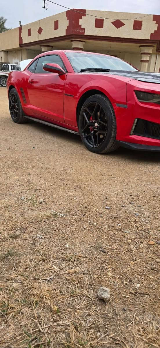 السلام عليكم كمارو ١٣ فول موصفات محدثة ١٨ محرك كير مكفول تخم تاير جديد صبغ بيه قطع ابيع حزام بدون دواخل السعر ٩٥ وبيه مجال *********** اتصال واتس مكان بغداد
