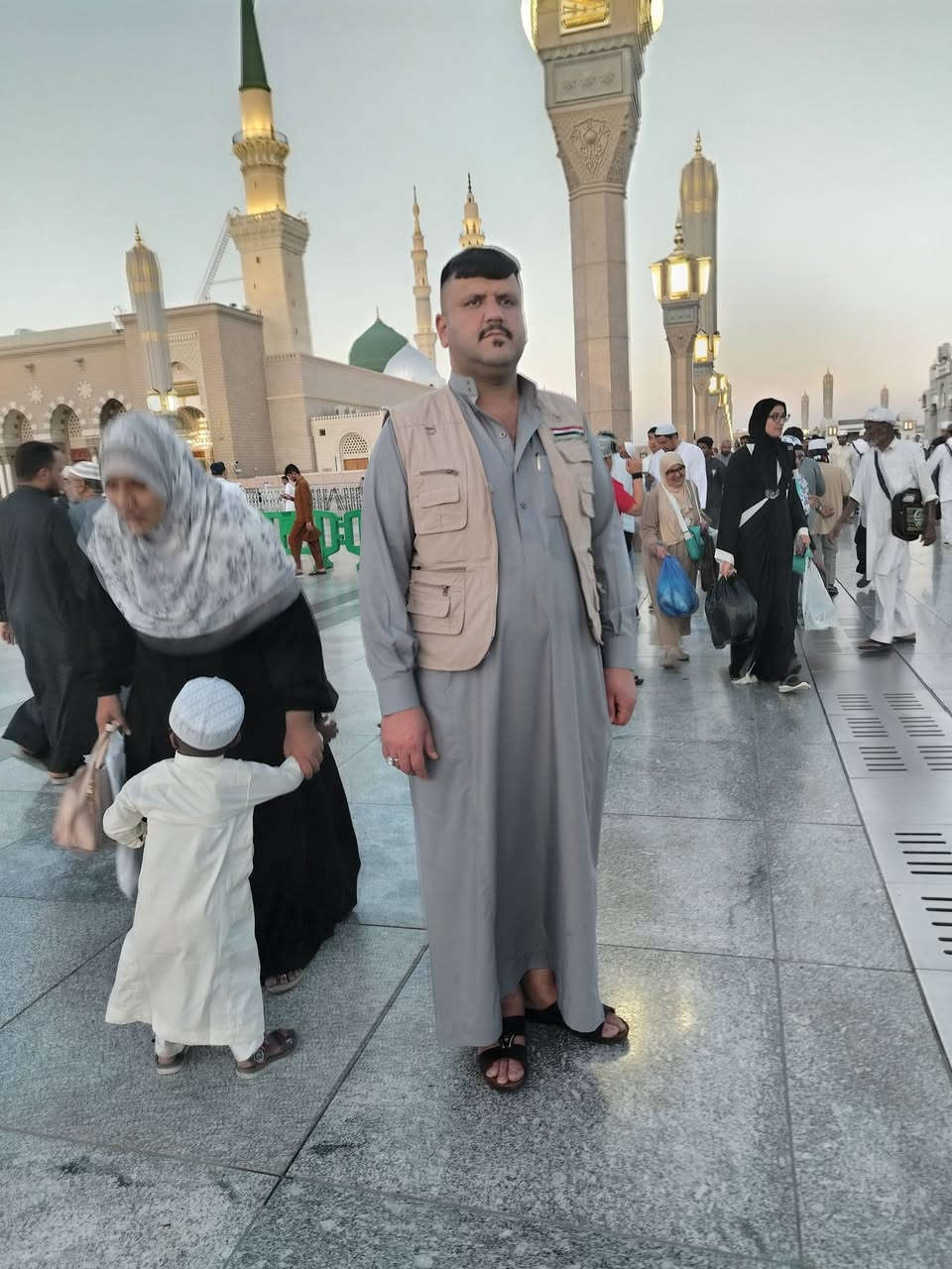 بسم الله الرحمن الرحيم شركه الايمان الحج العمره قافله الحاج مكي 
إستلام جوازات عمره شوال مبارك 
البر باصات حديثه مكيفه
مع ثلاث وجبات الطعام بوفيه مفتوح
سكن المدينة المنورة جوهره الرشيد
سكن مكه المكرمه شارع ابراهيم خليل مشي عل قدام مسجد حرام
مع هدايه حرامات رجالي ونسائي
حقائب كبيره صغيرة
مزارات المدينة المنورة 
مزارات مكه المكرمه  اتصال أرقام *********** ***********
