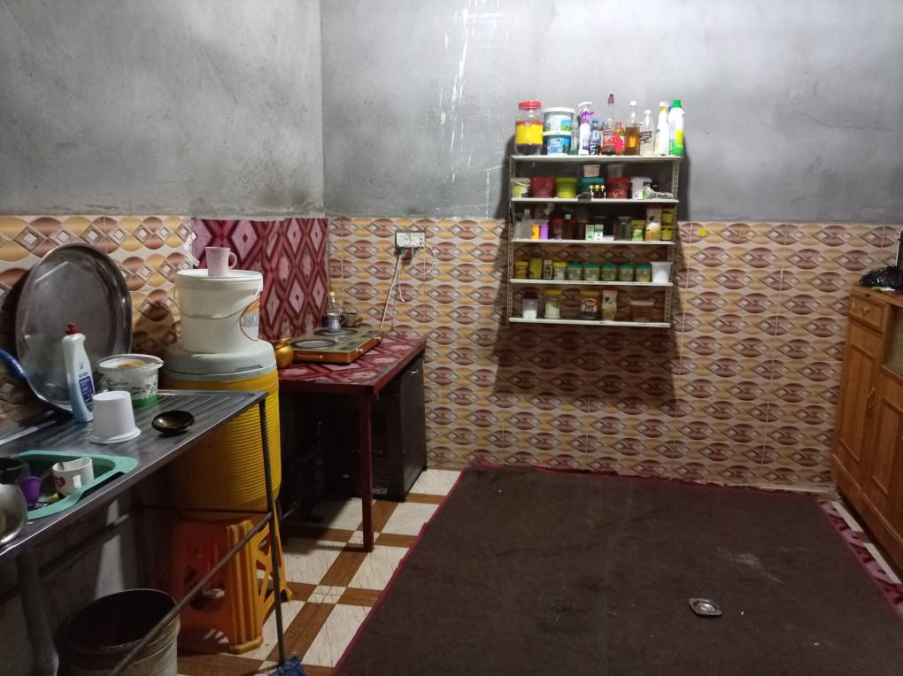 بيت للبيع بناء كونكريت ٣ غرف هول استقبال مطبخ صحيات حديقة معى مشتمل عكادة ٤٥٠متر زراعي ميرية منطقة الماجدية شارع السوق سعر ٥٥ بناء حديث ٢٠١٦رقم *********** جميع الخدمات متوفره
