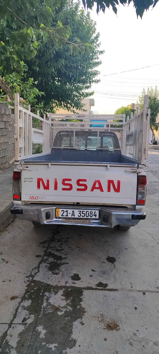 گێڕو مەکینە بەشەرت
سەنەوی تازە
دەرگایەکی پارچە رەشەو هەردووک شانەکەی بۆیاغە
*********** Singapore
