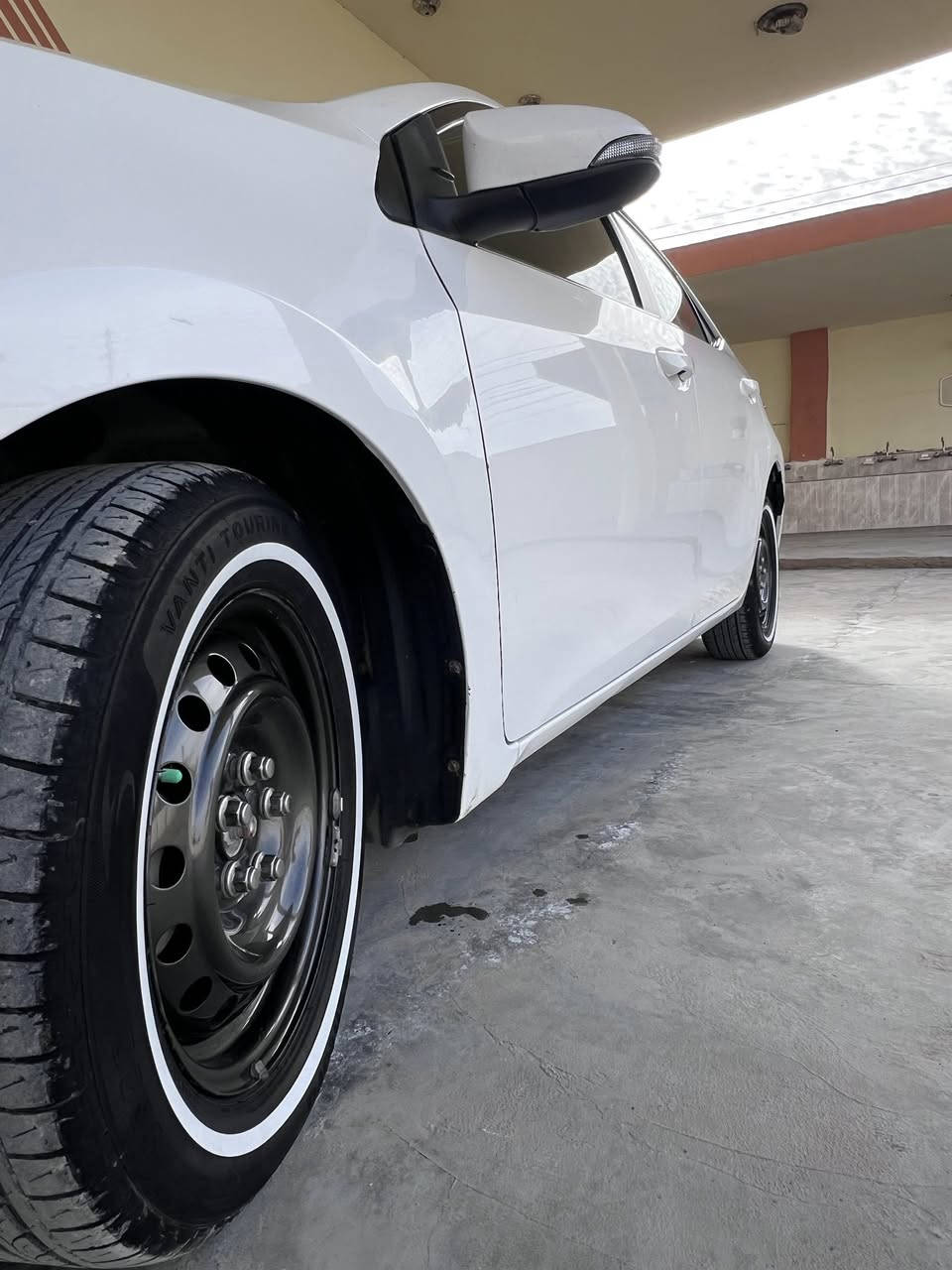 سلام عليكم للبيع
تيوتا كورلا موديل 2018se
تخم تاير جدد صدرها جديد 
رقم بغداد جديد مجدده 2029
ظررها رقم الشاصي موجود بصور
قطعتين تبديل بلادي وبيها شوي ملاحظات
مكفول شواصي ولغود وتكم وايرباك مكفول
السيارة ماشية 92 الف ميل
محرك كير مكفول داخلها نظيف
السيارة حلوه وجديدة
السعر151وبيها مجال اتصال وتدلل 
رقمي ***********
مكان ديالى
