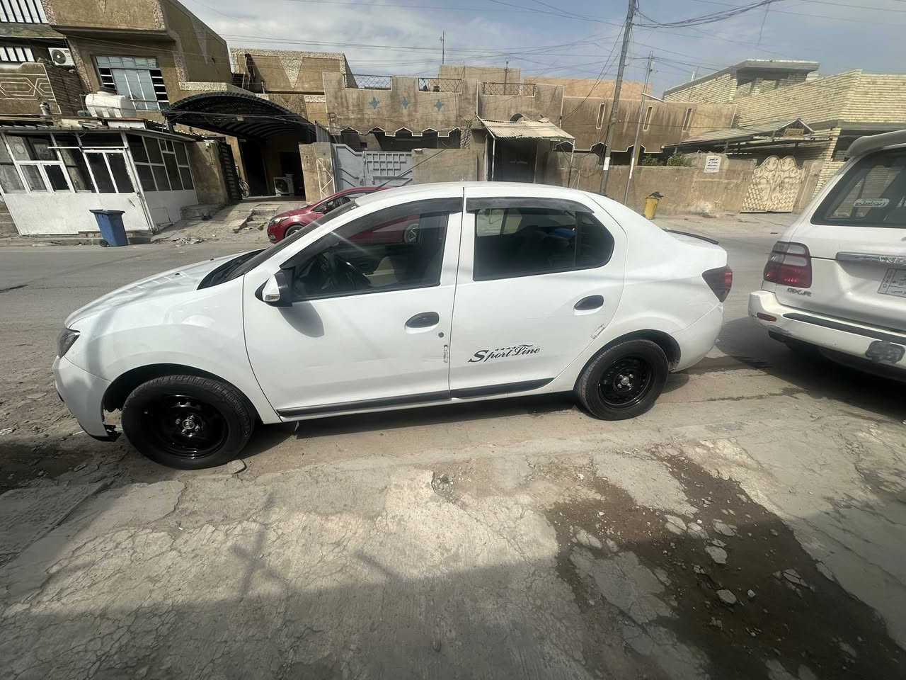 رينو سيمبل 
موديل 18 
عنوان بغداد الدورة 
بيهة جاملغات الاماميه  صبغ فقط بسيط
والخلفيه واحد حار وثاني صبغ 
كير ومحرك مكفولات 
تخم تاير جديد 
صدر امامي جديد 
سيارة نظيفه وكاملة 
للبيع 60  سعر 
📞***********
