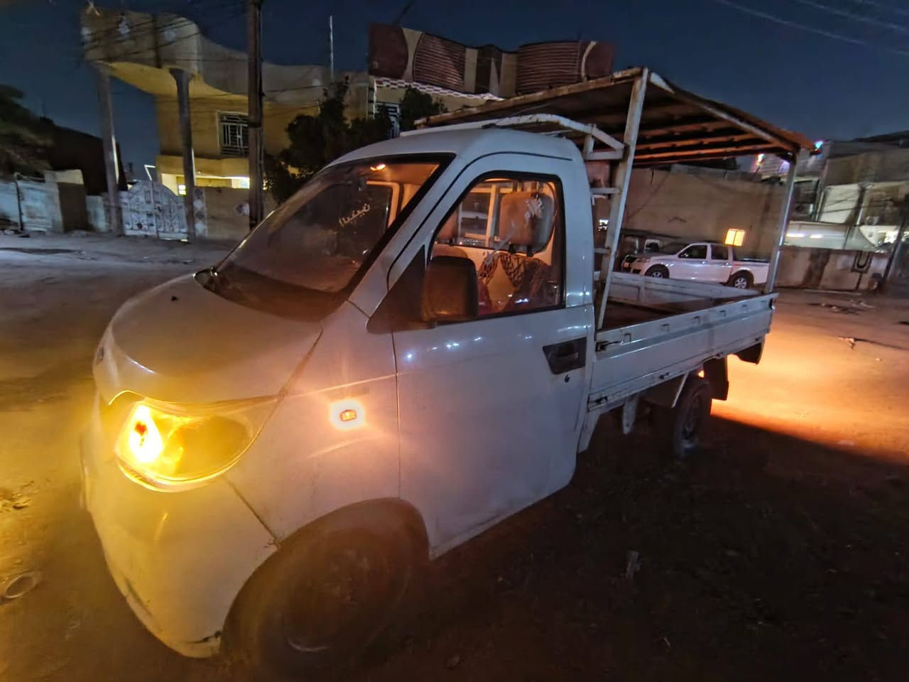 سياره حمل شيرلي رقم كربلاء مكينه مجفته صارله ٤ اشهر جاهزه السياره تشتغل دواره مال خضره الرقم راعي السياره *********** بيه وات ساب
