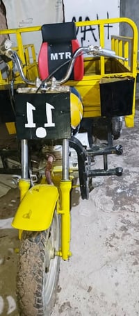 ستوته ادوات للبيع سعر 650 وبيها مجال محرك ما مفتوح تواصل 07766368879 و...