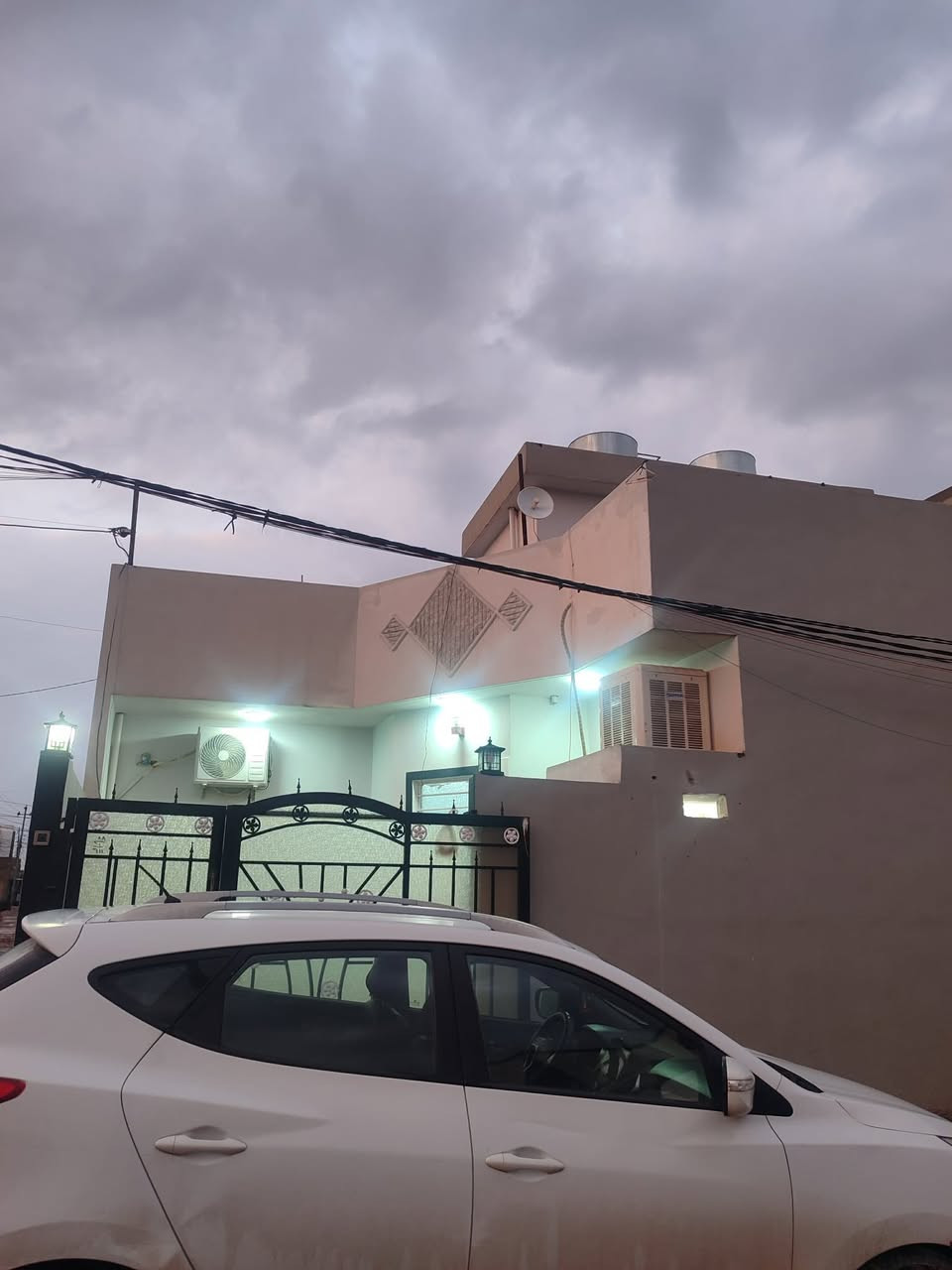 سلام عليكم دار للبيع موقع الدار ٥٥ ١١٠ م  مربع ركن فول  البيت ***********
