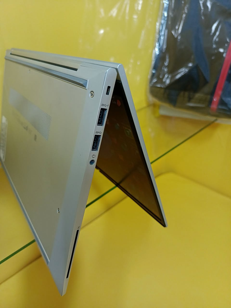 بسعر (340) الف  سوبر سلم
×××××××
 HP EliteBook. 840G7
cpu i7@10510u,(8cpus)
RAM.8 DDR4
SSD 256
كارت شاشه داخلي شير 4 كيكا
حجم الشاشه 14.. fhd
************
السعر نهائي رجاء
يوجود توصيل 
***********
وتساب او خاص
