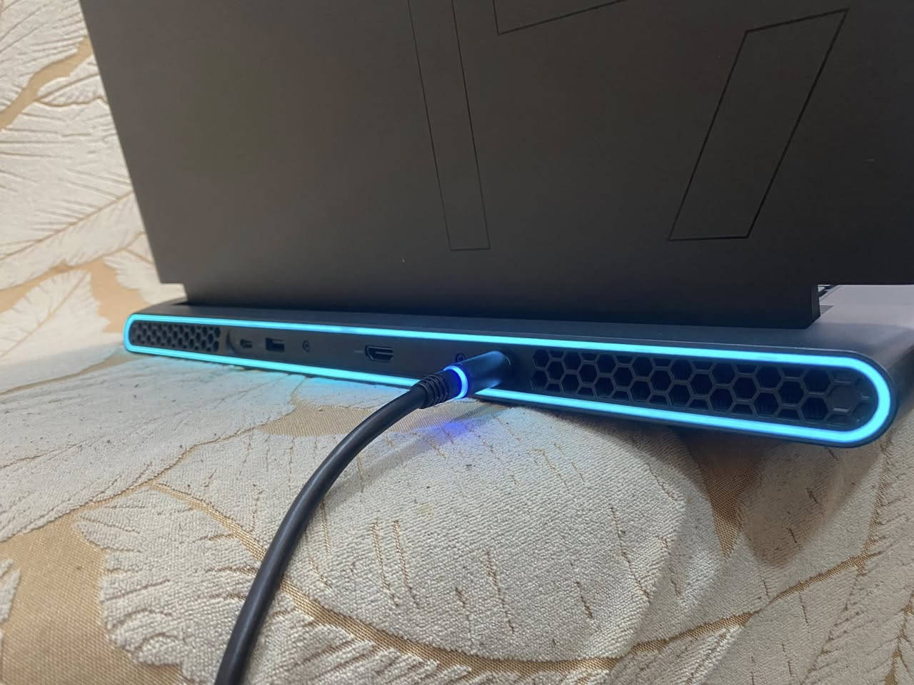 ابتوب alenware بمواصفات قوية للبيع
حجم الشاشة 17 انش
Ryzen 9 6900 hx بطاقة عالية
Ram 24gb ddr 5  5600hz
Ssd 1 terabyte nvme gen 4
Gpu rtx 3070 ti  high power
شاشة 165 hz
Ips
بطارية تدوم لساعتين استخدام
شاحنة 240 w
الحاسبة نظيفة جدا وغراضها وكارتونها كامل وياها
عارضها ب 1350000 مليون و 350 الف دينار
مكاني بغداد العامرية 
للتواصل ***********

