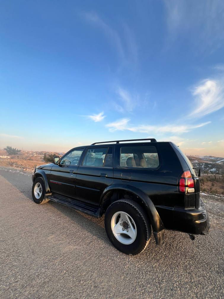 مستەربووشی منتیرو 2001 گیر توماتیك
عیزام سبوغ لەسەر ساغی پێش و پشتی لێدانی خەفیفی هەیە سەنەوی لە 2024 لەسەر چوە گیر و مەکینەی بە شەرت بێ عەیبە و مەسرەفی تێدا نیە ، غاز و بەنزین بۆ زانیاری زیاتر پەیوەندی بکە 
***********
*********** أربيل, العراق
