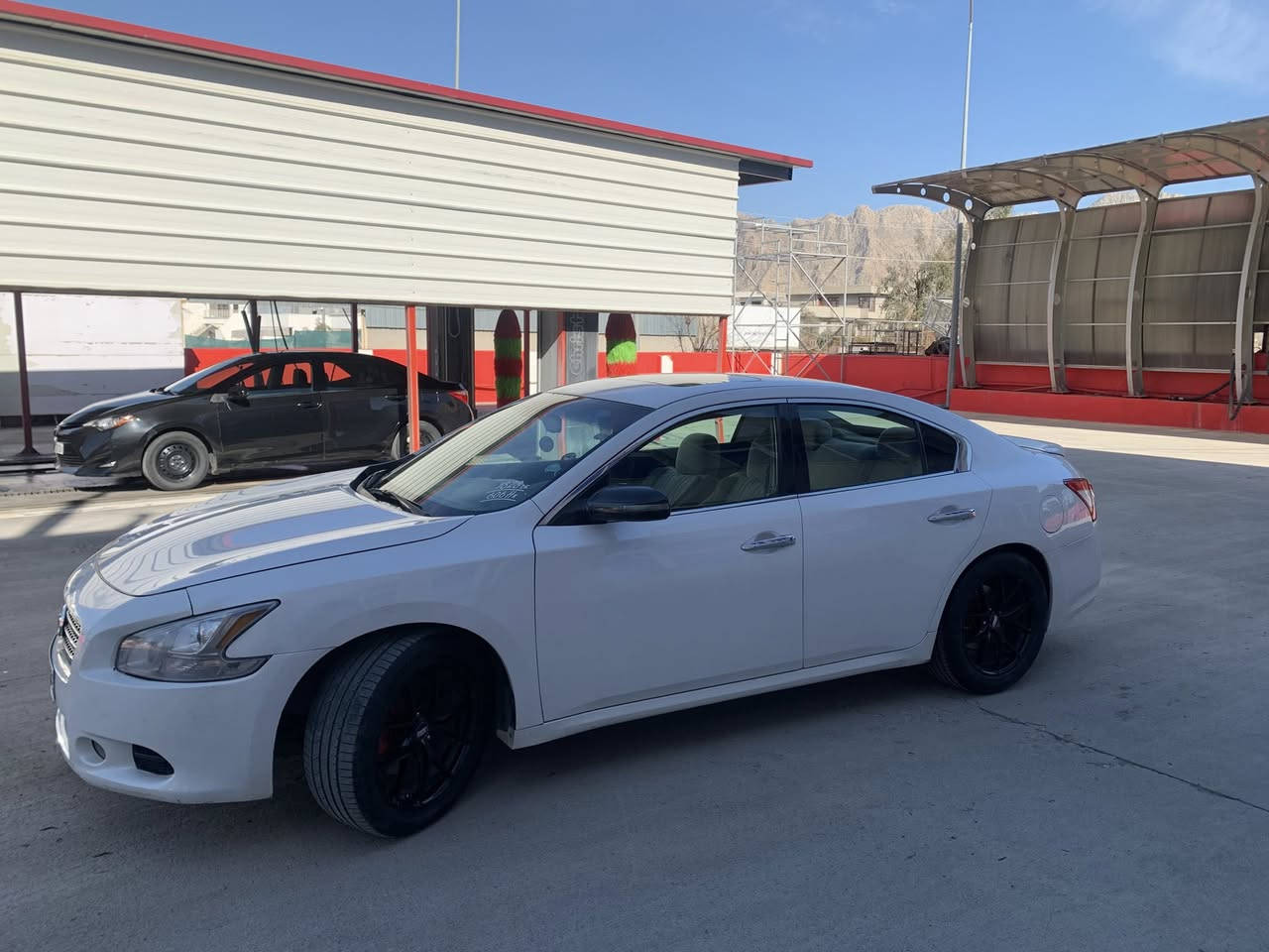 کوردی ـ عەرەبی

‎نیسان ماگزیما ٢٠١٠ 
‎ماگزیما ٢٠١٠ شەریکە سەردار  خلیجی فول فول مواسەفات ئیستڕادە 
‎کوشن ساردو گەرم 
‎پەردەی دواوە 
‎تەحدیل سورعە
‎کوشن کارەبا
‎کوشن خەزن 
‎سوکان کارەباو خەزن
‎لایت عەدەسە
‎١٢ سیدی بۆکس لە سندوقیش جێگای سیدی هەیە 
‎سڵاید شوشە
‎ناو زەرد 
‎کوشن جڵد
‎کامێرە
‎دەبڵ تراکشن 
abs  
‎حەساس
‎ئاوێنە کارەبا
‎ئاوێنە ئیشارەت
‎لە کاتی بەگ ئاوێنەکان دەخەون
‎سەماعە بۆس سەوتەکی هەیە هەر حەز دەکەی گوێی لێ بگری
‎تا باسی مواسەفات بکەم تەواو نابێ
‎نمونە نمونە لە جوانی تاقانەیە
‎چوار تایەو ویلی لۆک لۆکی لەژێرە 
‎هەززە ڕەقەم ژینگە ڕێگاوبان هەر هەمو شتی نوێیە بەناو خۆمە 
‎دو پارچەو پەڵەک بە بێ ناوگرتنو ئێڕباگ 
‎گێڕ مەکینە کارەبایات هەمو گیانی بە شەرت تەقەو ڕەقە بە شەرت  
‎شوێن ڕانیە  کێ حەزی لي بو انشااللە دەبێتە قسمەتی  
‎ماشااللە لە تاقانە
*********** 
‎بۆ نرخ پەیوەندی بکەن

نيسان ماكسيما 2010 - مواصفات خليجي (سردار)
المواصفات:
• النوع: خليجي فول مواصفات (إستيراد الشركة).
• الكراسي: جلد، كهرباء، نظام خزن (Memory)، تدفئة وتبريد.
• المقود (الستيرن): كهرباء مع نظام خزن.
• الشاشة والكهربائيات: شاشة، كاميرا، حساسات، بردة خلفية، مثبت سرعة.
• النظام الصوتي: سماعات BOSE أصلية (صوت بنقاوة عالية).
• المسجل: نظام 12 CD مع مكان إضافي للأقراص في الصندوق.
• الإضاءة: لايت عدسة، مرايا كهربائية مع إشارات (تنخفض تلقائياً عند الرجوع للخلف - بك).
• المظهر الخارجي: فتحة سقف (سلايد)، 4 إطارات مع ويل جديد (لوك).
• نظام الأمان: ABS، دبل ترايشن.
• التصميم الداخلي: لون بيجي (داخل زرد).
حالة السيارة:
• النظافة: السيارة قمة في النظافة (نمونة)، وبحالة ممتازة جداً.
• الصبغ: قطعتين ونصف صبغ (بدون داخل، بدون إيرباج).
• الميكانيك: المحرك، الكير، والكهربائيات كلها بشرط الفحص (لا توجد أي أصوات بوشات أو طقطقة).
• الأوراق: السنوية، الهزة، والضريبة كلها جديدة والسيارة باسمي.
الموقع والمعلومات:
• العنوان: رانية.
• السعر: للإستفسار يرجى الاتصال (لصاحب النصيب).
• رقم الهاتف: ***********
