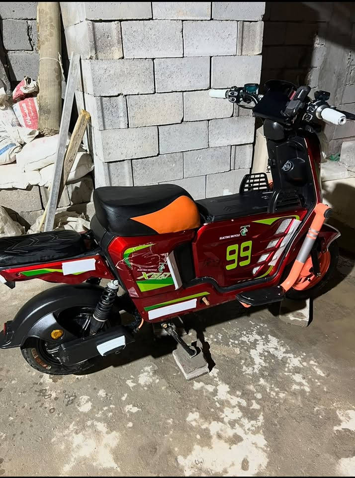 السلام عليكم للبيع اكس 900 من شركه 99 مديل 25 ملف 2000 بطاريات 12v/20A دراجه اخت الجديده مستخدمه اقل 4 اشهر بعدها جديده  غراضها كامله شاحنه سويج وبصمه عدد 2 كفات زنجيل موجودات السعر 425 وبيها مجال مكان بصره الكباسي ***********
