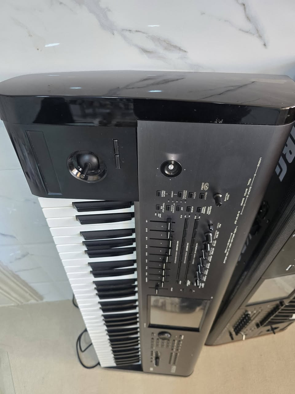 Korg kronos 1 
***********
1900$
