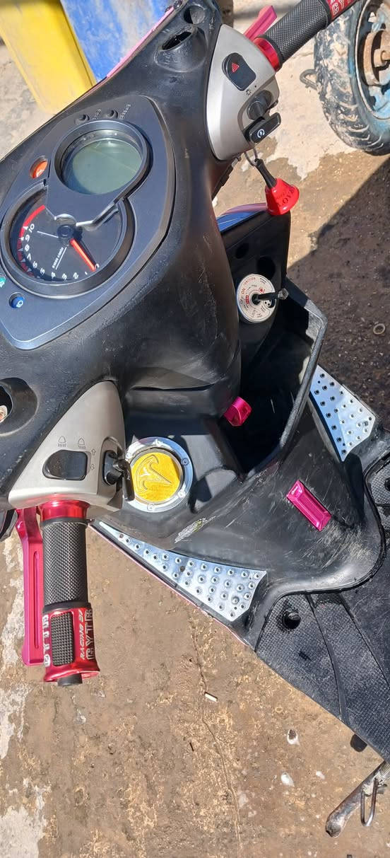 سلام عليكم دراجه سكنس فحل دراجه مزوده بوشه ٥٨ مكينه خير من الله سعره ٥٥٠ وبيه مجال قليل ***********
