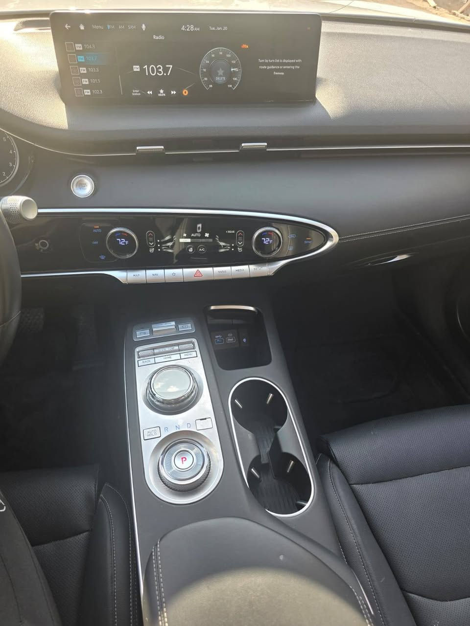 جنسز موديل ٢٠٢٤ g70 وارد امريكي حادثها سرقه جاملغ ومنزل صور حادثهه رقم بغداد ماشيه 30 الف بدون ايرباك فول مواصفات معروفه الفول ميعتاز اشرح سياره جديده مال جناي
 السعر 300 $ وبيهه شي قليل مكانه بغداد الجديده 
***********
