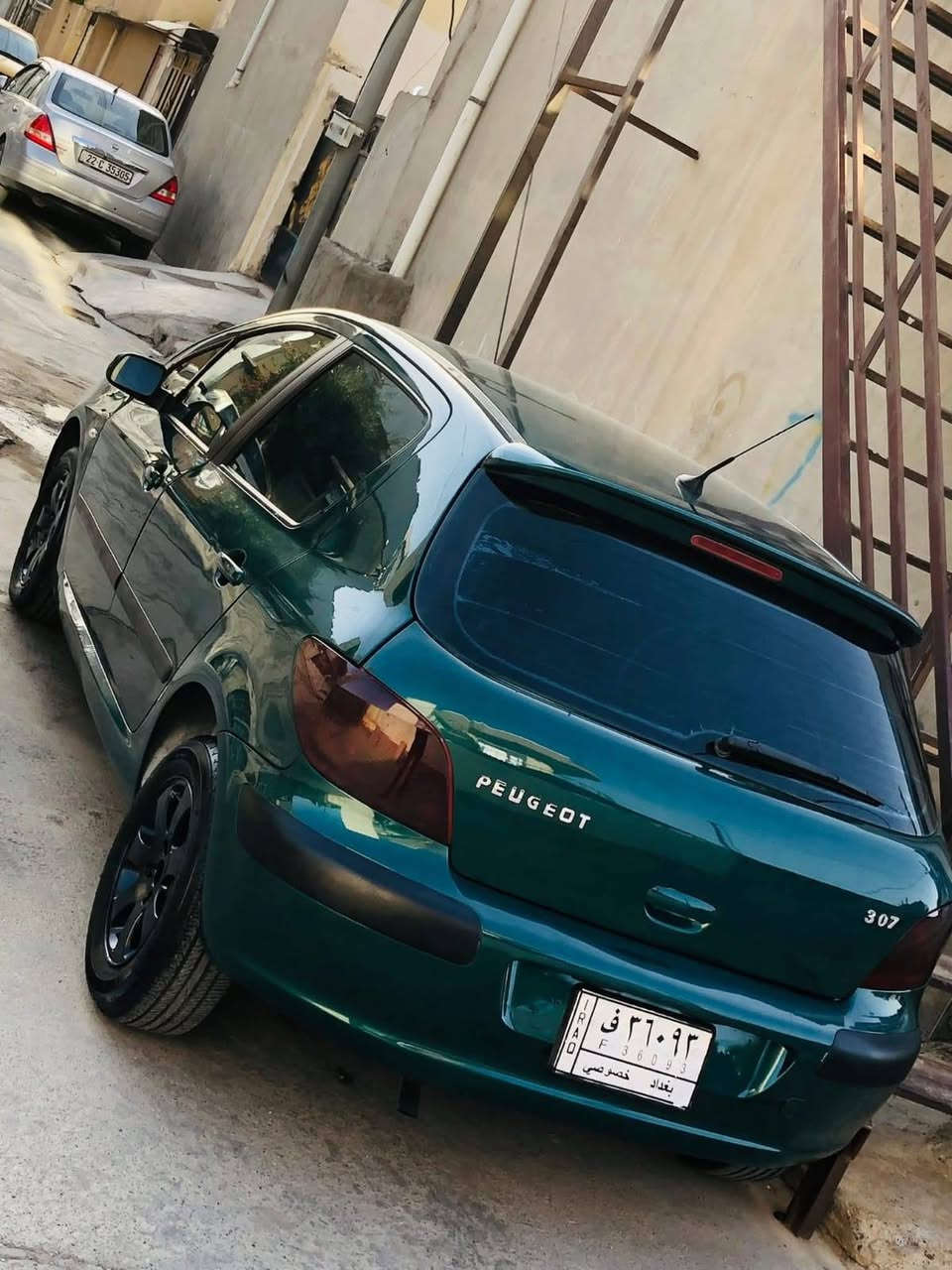 للبيع سياره بيجو فرنسي 307 
كير اوتو وعادي 
قفل مركزي 
شاشه 
لايت زينون 
المحرك بي صرف شويه 
كير جديد صار شهر بدلته
تبريد تدفئه شغال
رقم بغداد مابي بطاقه بانزين اني الوكيل الاول
سياره صبغ عام للجماليه  بي ضربه بسيطه يم الصندوق فقط
السعر47 وبي مجال بسيط 
رقم الهاتف ***********

