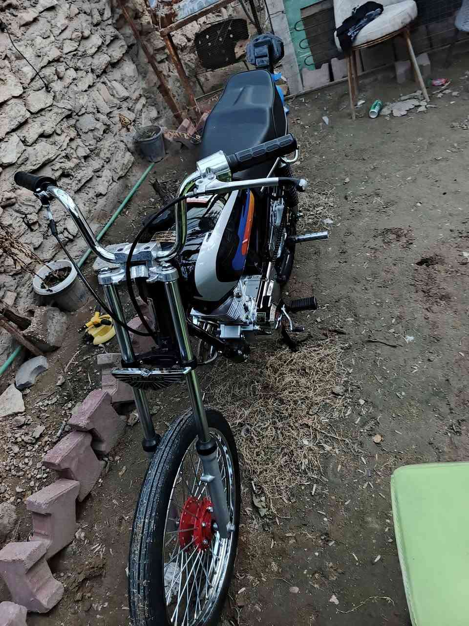 سلام عليكم دراجه كلك كلك معمره قبل شهر وما طالعه هواي وكله أصلي وجديد سعر 525 وبيها مجال حك جيه دراجه مال جناي رقم ***********
