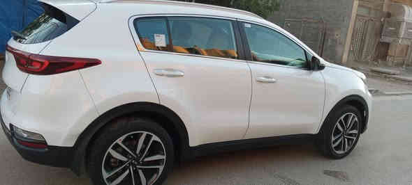 للبيع كيا سبورتج موديل 20 رقم بغداد جديد  الانكليزي وسنويه مجدد 2030 مواصفات محرك 2000 دوش كشنات جلد مطعم فول تحكمات شاشه اعطال حساسات خلفي وامامي وباقي المواصفات المعروفه سيارة جديدة لوك ومكفوله كفاله عامه من كلشي لا صبغ ولا بارد ماشيه 89 الف حقيقي العنوان بغداد والشراي يتصل ***********
