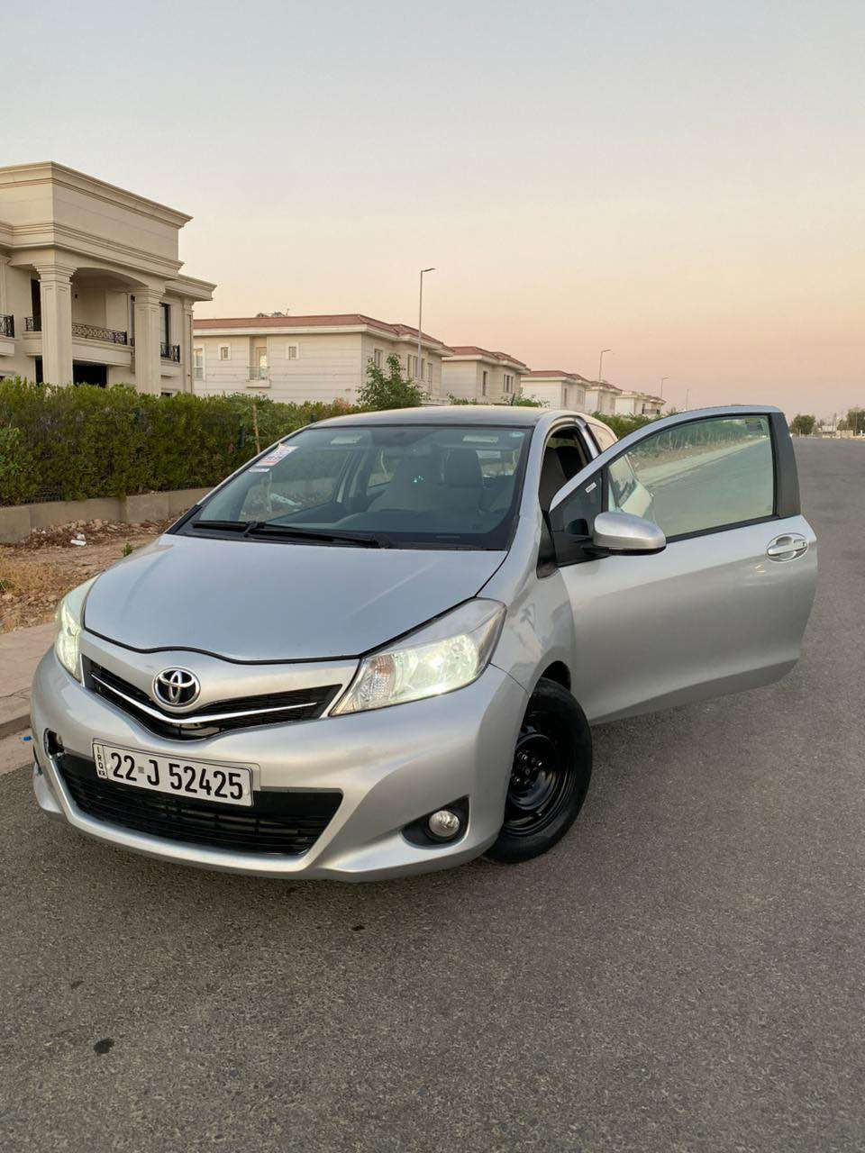 Yaris 2016 
فول مواسەفات
٣پارچەی سبخە
سەیارەکە تا بلئی جوانو
بئ مەسرەفە
٥ وەرەقە خەرامەی لەسرە 
وەکالەشمان هەیە
گئرومەکینەو توندیو تۆلی
بە شەرتی سالئک 
89 وەرقش قفلە
تکایەبۆمامەلە تیل مەکە
نامه مه نئرن بس تئل *********** أربيل, العراق
