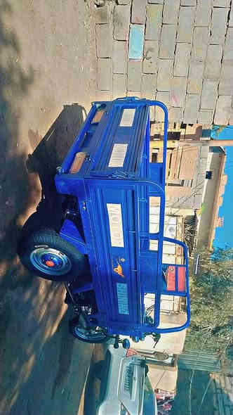 السلام عليكم شباب ستوته لبيع الموديل 23 ستوته مكفوله كله اصولياته كامله أوراق كهربائياته شغاله كله شاصي مكفول محرك مكفول السعر (2400) المكان البصره حيانيه الرقم *********** وبيه واتساب وعلى الرصيد
