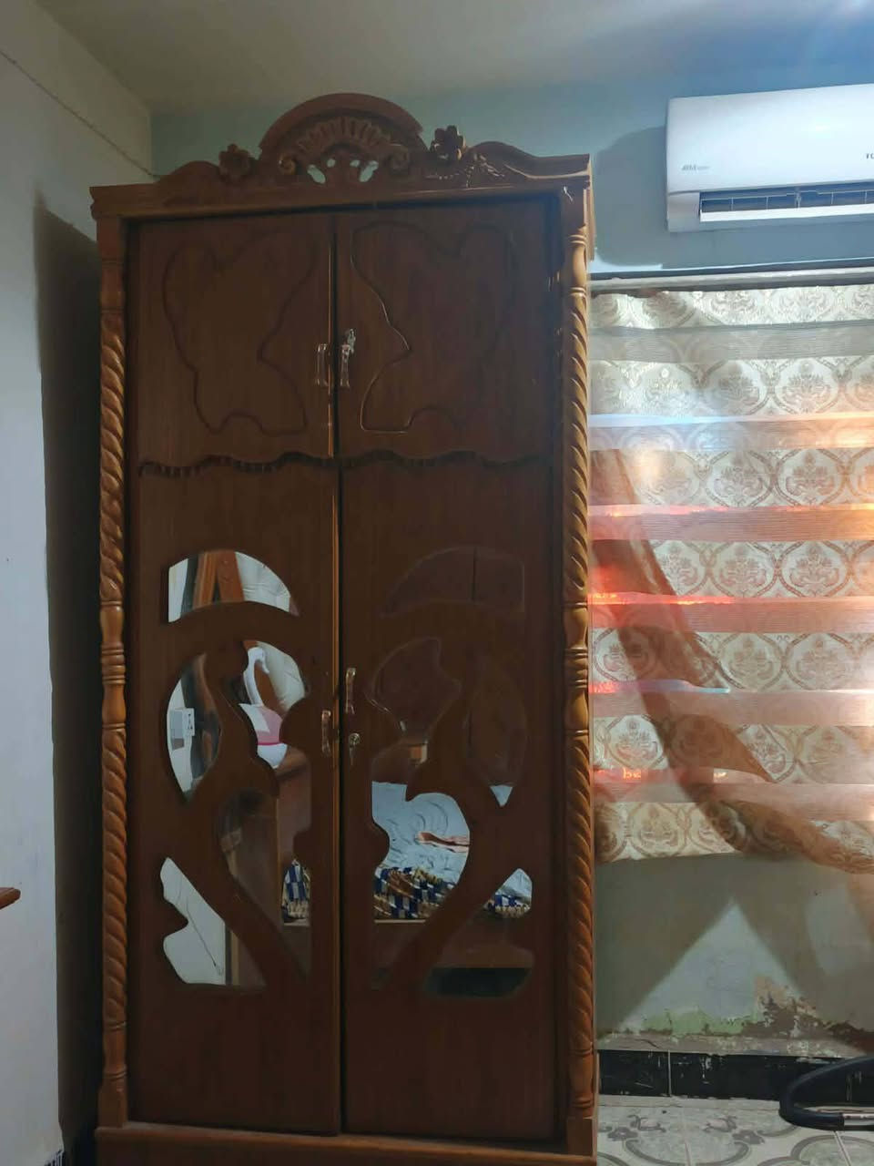 السلام عليكم غرفه النوم تسكام السعر مليون ونص وبي مجال***********
