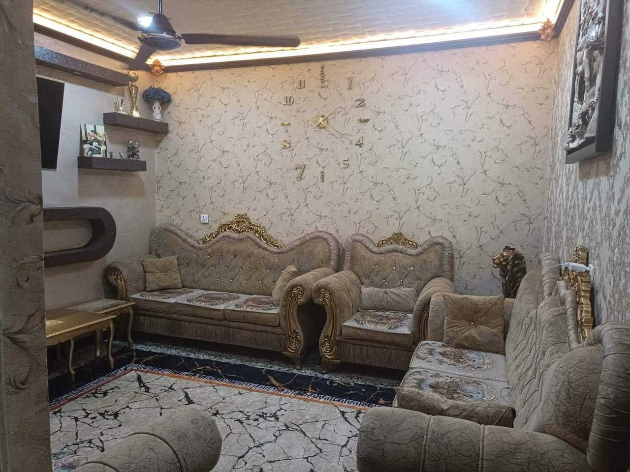 السلام عليكم

خلفيه للبيع المساحه 65 متر طابقين ((واق حال ))
نضيفه كلش التفاصيل موجوده الصور 
اي ستفسار موجود عل فيس 
العنوان الشعله قطاع الثاني خلف البانزيخانه


**إذا كنت صاحب هذا الإعلان وتريد حذفه لأي سبب، رجاءا أرسل رسالة إلى الدعم الفني**