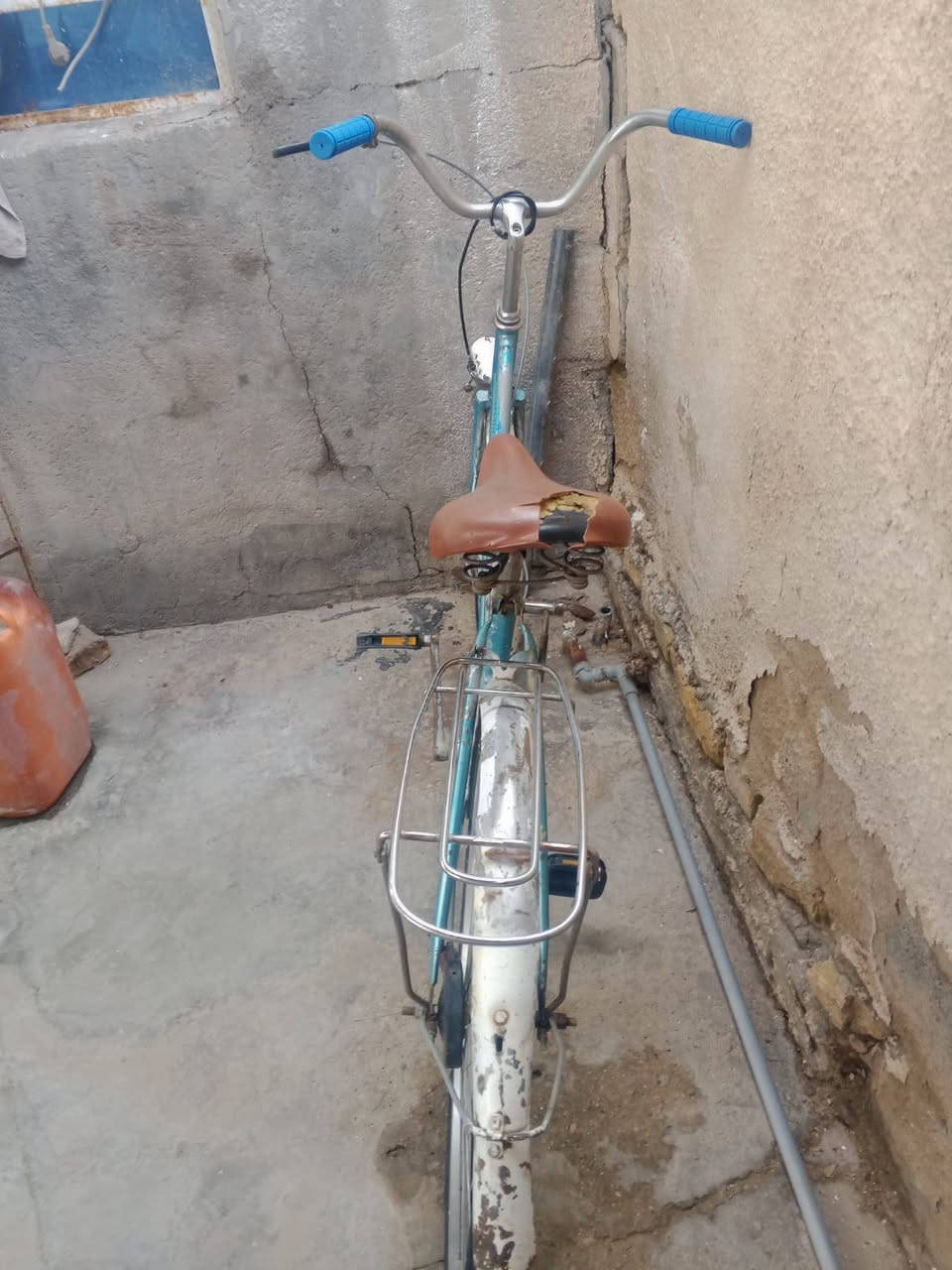 السلام عليكم
بايسكل للبيع بناتي نضيف 
السعر 30 الرقم *********** واتساب
