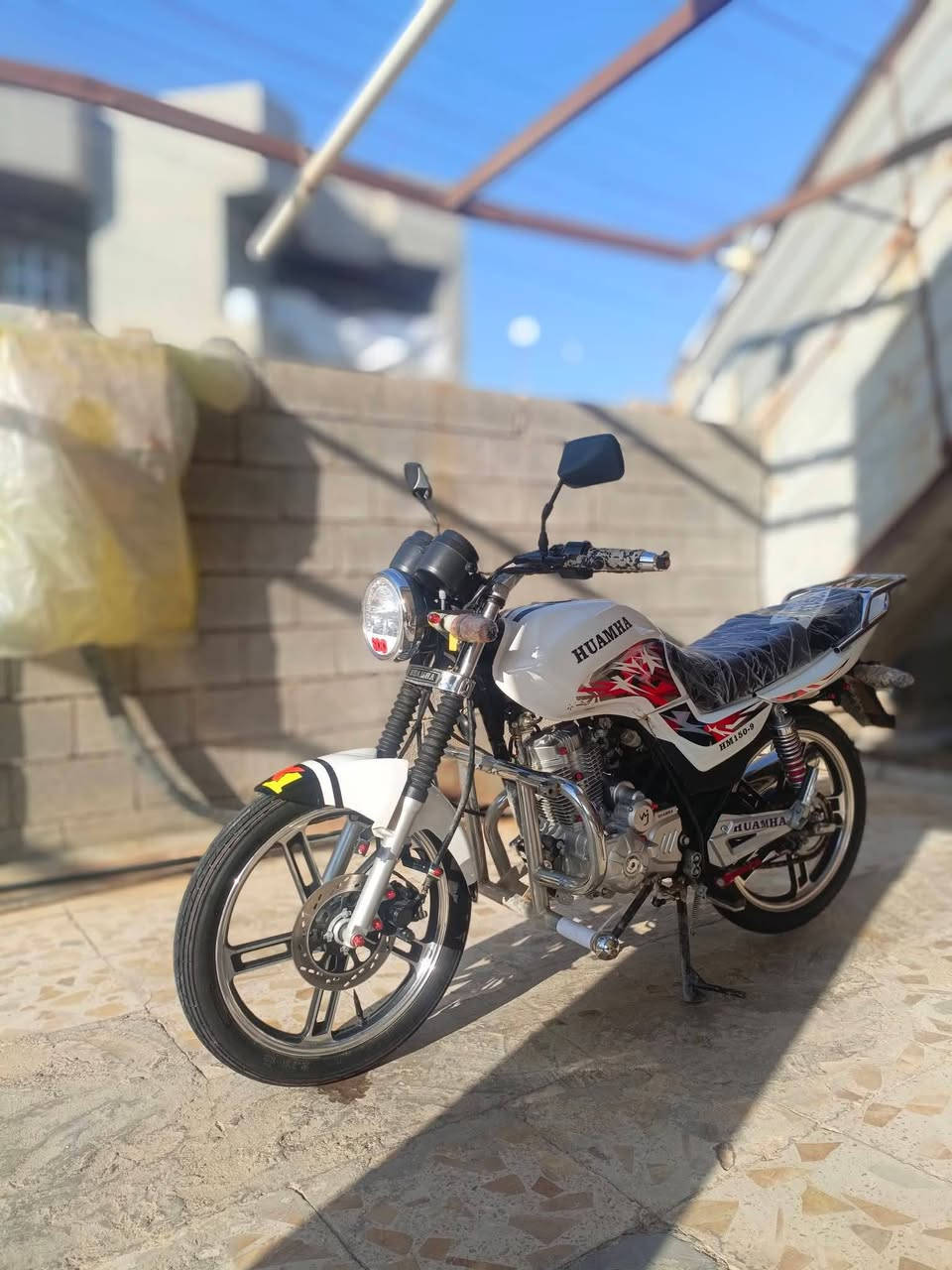 السلام وعليكم هيوشه للبيع بي اواق ومكمرك هاي النضافه كدامك مكفول من كلشي السعر مليون و50الرقم ***********
