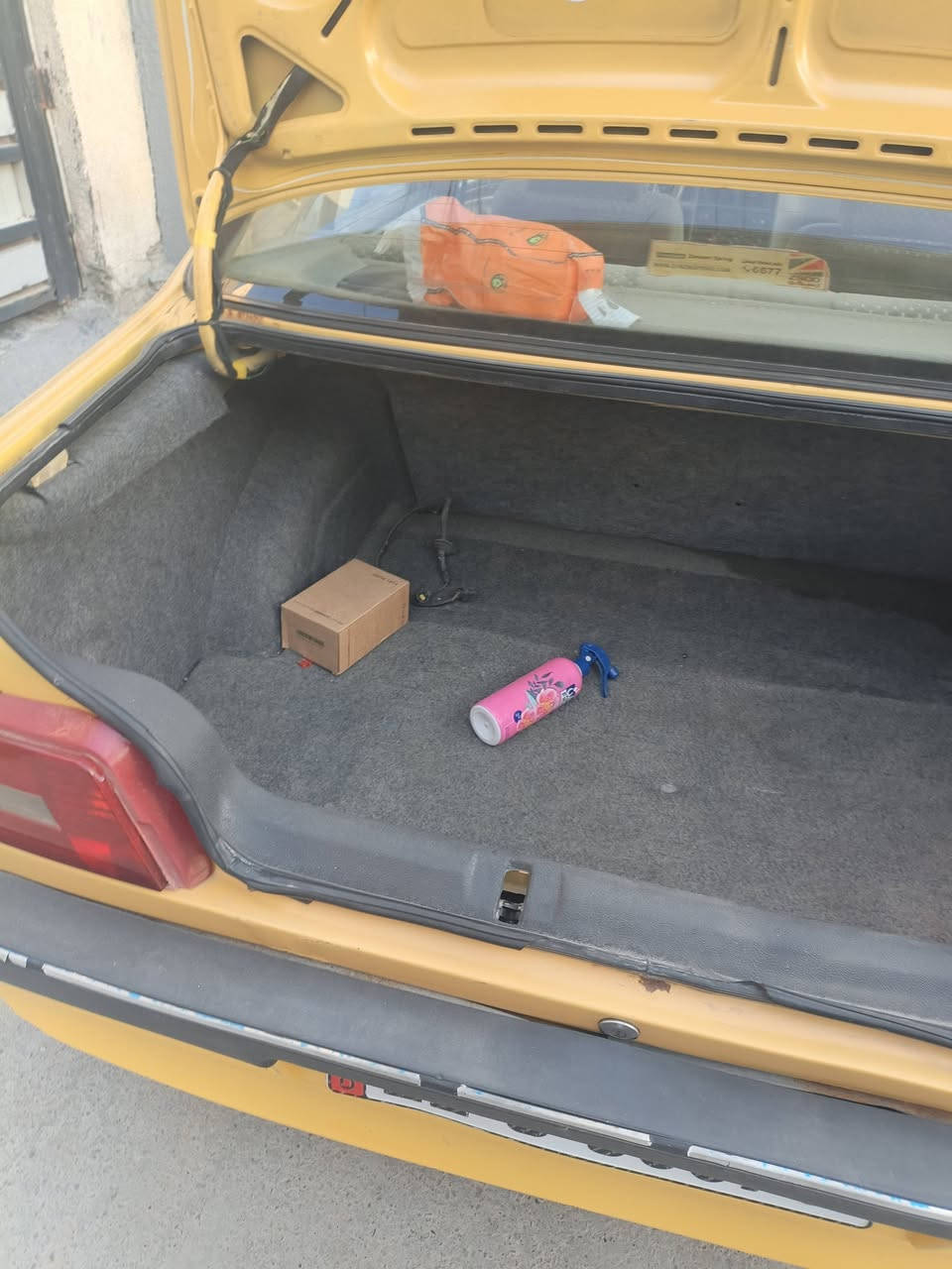 السلام عليكم
بيجو 405 2015 للبيع
بيها حادث موضح بصور
البور بي مشكلة 
السعر 37$ وبيها مجال
العنوان بغداد الامين الثانيه
رقم ***********
