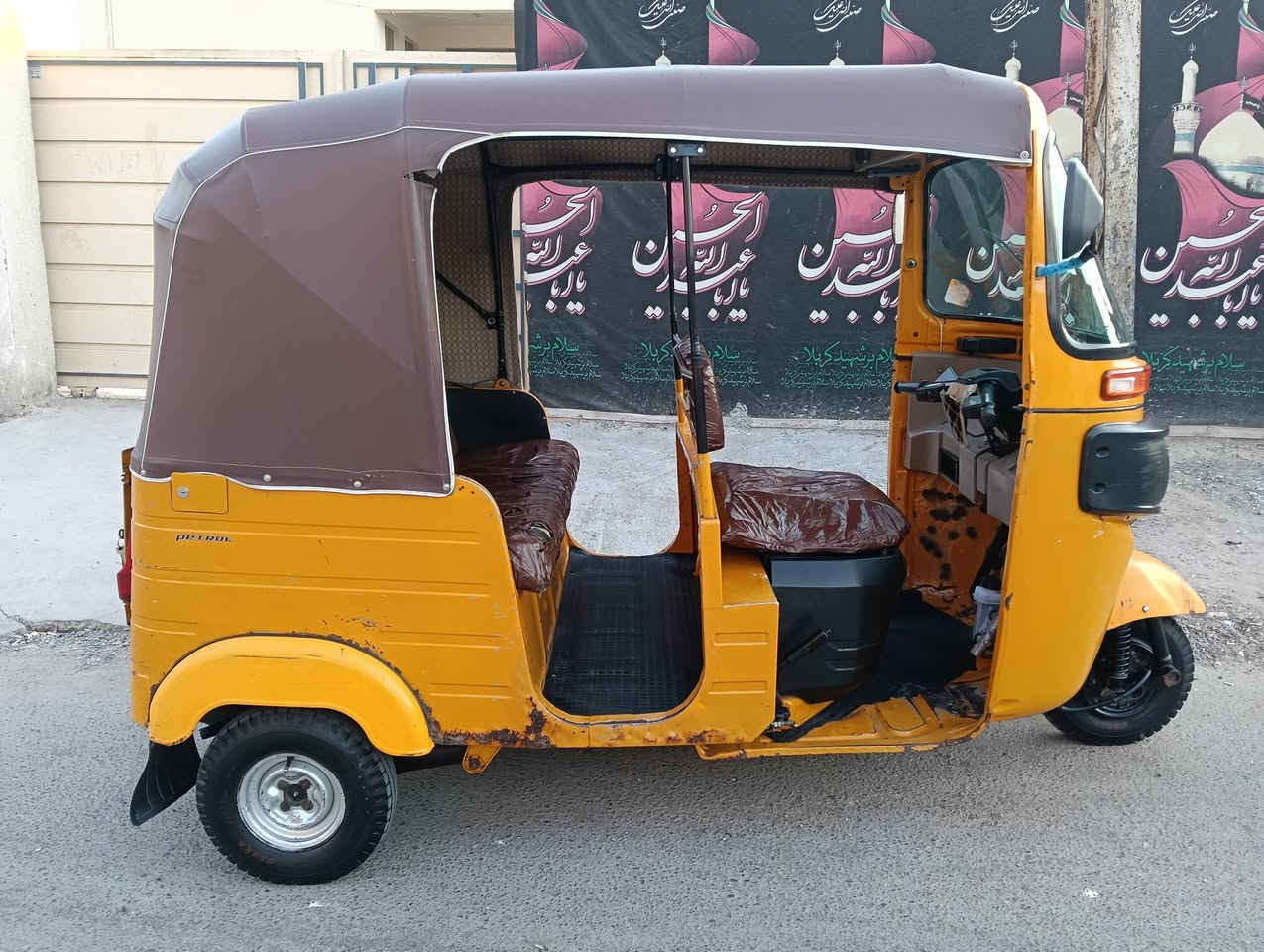 السلام عليكم اخواني
تكتك للبيع ,,,🛺
موديل 2020 شهر 11 
رقم وسنويه انكليزي 
مثل ما واضحه بالصور السعر 6500
 العنوان مدينة الصدر 
*********** الاتصال على هذا الرقم
