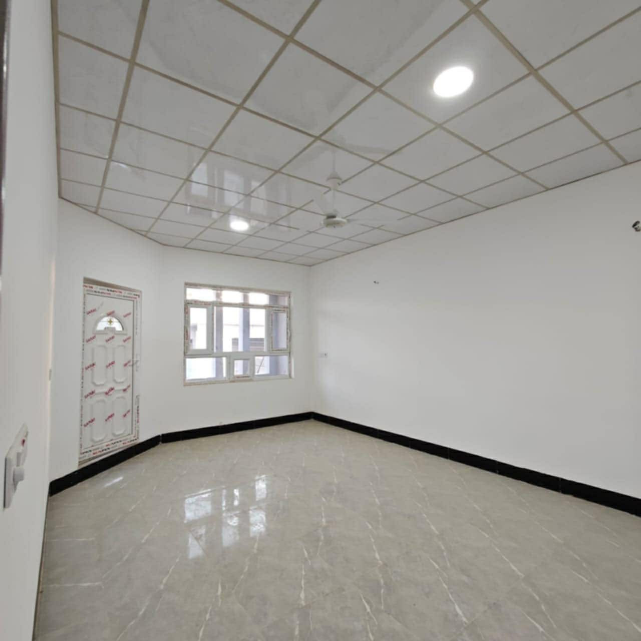 الدار للايجار الموقع الديوم التوحيد 
مساحه الدار 200 متر 
يحتوي 4غرف نوم +صاله 
واستقبال وكراج سياره + 3مجاميع صحيه
السعر 350 الف قفل غير قابل لتفاوض
للاستفسار ***********
