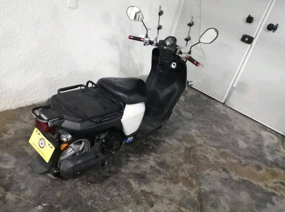 مــاتـۆڕ هــۆنـدای بـێــنــلی ( Honda Benly ) , لەنـگەیە , گـێـڕی ئۆتۆماتیکە , مـۆدێـل 2015 , جــۆری بــزوێـنـەر (ئــەنـجــیـن)ە و قـەبــارەکــەی 110CC و , گـــێـچـی 100 Km / h , حـاسـەیــە ,
ستۆپی سیستەمی CBS (ستۆپی هاوبەش) ە , تایەکانی تازەیـە ,
زۆر پاکە ...
ژ.م ***********
