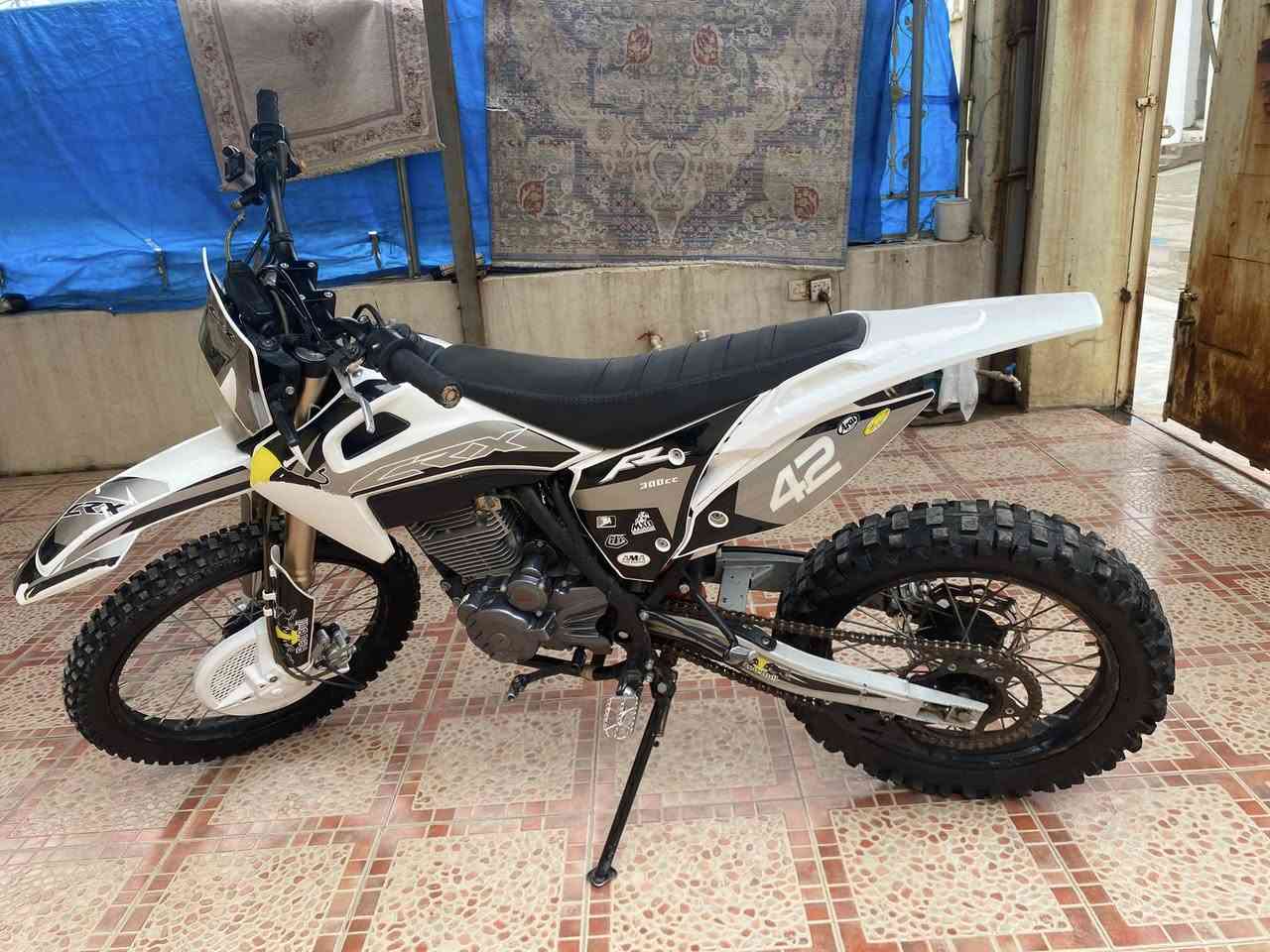 سلامو عليكم درجه فول نضيف مابي ولا عيب فول مكينة ٣٠٠ موديل٢٥ مامفتوخ باشرط  مكان كركوك بنجاعلي رقم***********
