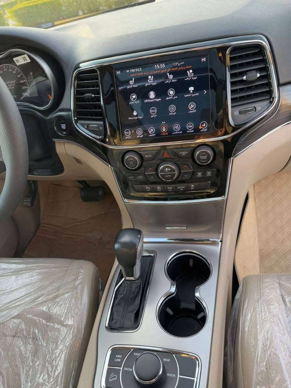 جيب كراند شيروكي لمتدد بلاص 2019
فول مواصفات ثلاث شاشات ماشيه 52 الف
السعر 300الف دولار 
بغداد م آلصدر 
*********** بغداد, العراق
