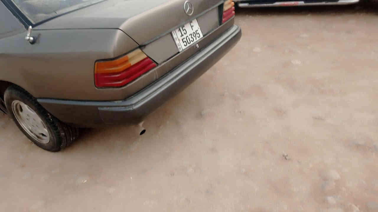 سلام عليكم مرسدس للبيع عنوان ذي قار قلعه سكر 
***********
 مشروع وطني بسمي مديل 89
 كير جديد لايت جديد كهربائيات كلها جديد 
حداديه 70٪ تخم تاير جديد مانقصها اي شيء 
قاعده دبل وحده ممعمره
سعر 40وبيها مجال
