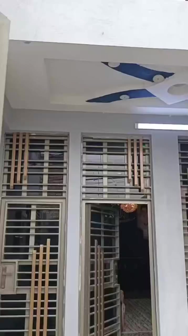 🏠 بيت 105 متر للبيع
واجهيه، 4 و نص نزال 24 بناء 2024 بيت نظيف جداً،  الطابق الاول كامل و الثاني بناء صاعد للرباط ناقص فقط سقف. يحتوي بناء الاول على حمام معزول عن صحيات خارجيه، مع حمام داخلي، مع استقبال و غرفة نوم و حولي و المطبخ بداخل الترك،
 📍المكان الحسينية مسقط شارع عقيد علي و قريب على المستوصف
السعر 💵65 و بيه مجال قليل للخيرين
الاستفسار الاتصال 📞 ***********
 يوجد واتساب
