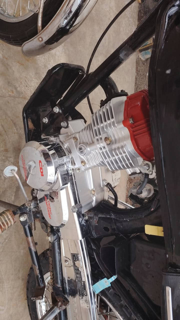 نامی تۆپرۆی 25 پاکو بێ عەیب
لەقوەت خۆی بێزارە ماڵی ئەو دەشتو دەرەیە سعرەی 420مەجالی تیایە مووشتەری نیت چات مەنێرە لەگەڵ ڕێزم  شوێن سموود ..ژم***********
