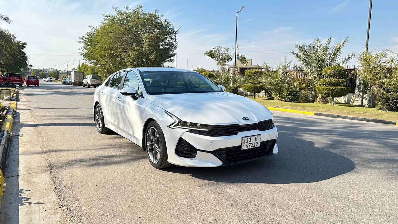 كيا k5 خليجي موديل 2021
فئة S 
 سياره مكفوله كفاله عامة من الصبغ
بارد اصبع بصف البك لايت الخلفي وبحافة اللايت الامامي  وثنينها ممبينه والباقي مكفول 

ماشية 81 الف كيلو 
سياره فول عدا بنوراما 
حجم المحرك 2500
بصمه عدد 2
كشنات جلد بلادي
داخل اوف وايت بلادي
تبريد قطعتين 
تشغيل عند بعد 
ترحيب  عند الاقتراب 
صندوك ذكي 
تبريد بيانو منفصل
خمس وضعيات قياده 
مري شفط وشاير بل مري
تخم تاير جديد
ومسويلها نانو سيراميك الاصلي
الارضيات حوضية جلد اصلي
بعد بيه موصفات 
هزه وفحص وسنويه بسمي  كله جديده 

مكاني بغداد حي الجامعة
السعر  185 ورقة وبيها مجال بسيط
للأستفسار ***********
