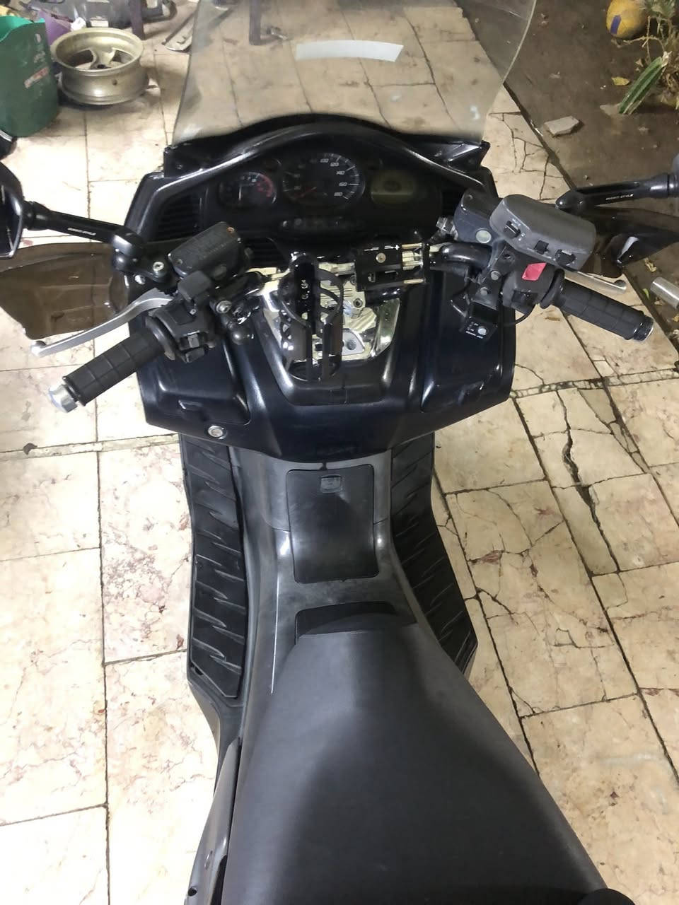 السلام عليكم للبيع
سلفر ونج 600 ✈️ 

الدراجه فول مواصفات 
بيه غراض كدام عينكم هواي
بيه ملاحضات بسيطه الدشبول بي كسر خفيف من يم الجمجه وشخوط بسيطه
الدراجه مكفوله كفاله عامه 
العنوان شارع فلسطين 
*********** 
متواجد واتساب ❤️
