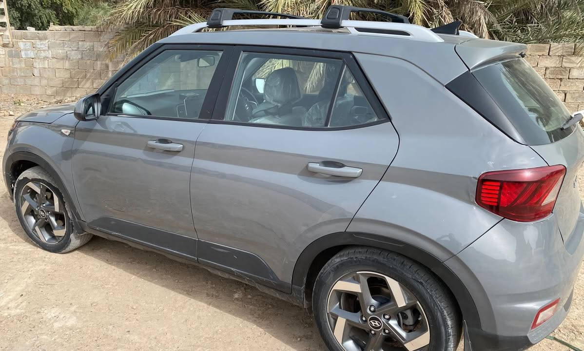 هونداي فينو موديل ٢٢ رقم بغداد ماشيه ٤١ ميل وارد امريكي حادثه جنطه مبدله بلادي
محرك ١٦٠٠ دبل نوز
فتحه 
سيارة كامله مكمله مبيه اي نقص 
دوشمه حديثه
بوليش جديد 
نانو سيراميك 

فتحة بالقمارة (سلايت)
شاشة+كاميرة
لإدار امامي خلفي 
تحكم استيرن
تحديد مسار 
حساسات
مانع انزلاق
السيارة نظيفة وجاهزة
السعر١٣٠
مكان السيارة....بغداد حرية او كاضمية
الاستفسار على الرقم ‭٠٧٩٠ ٢٣٥ ٠٥٠٤‬
