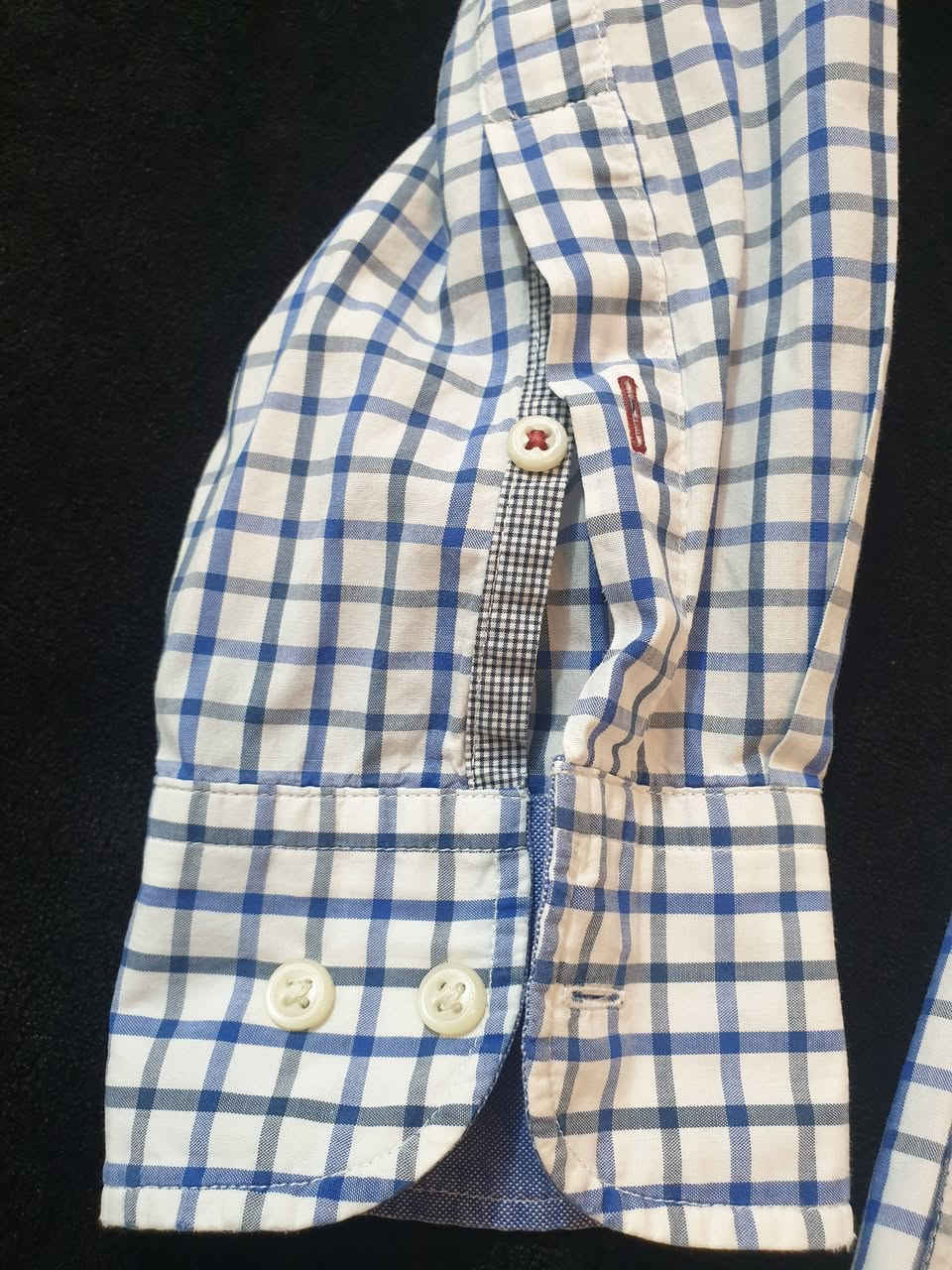 السلام عليكم جميعا...
قميص مقفل ...
من تومي هلفيگر (( Tommy Hilfiger ))
خامة خفيفة و باردة...
بالة و نظافة 💯 %
وكالة بنگلادش...
القياس ميديم ...
عرض الصدر 53 سم
طول الردن 66 سم 

السعر 26 شامل التوصيل


**إذا كنت صاحب هذا الإعلان وتريد حذفه لأي سبب، رجاءا أرسل رسالة إلى الدعم الفني**