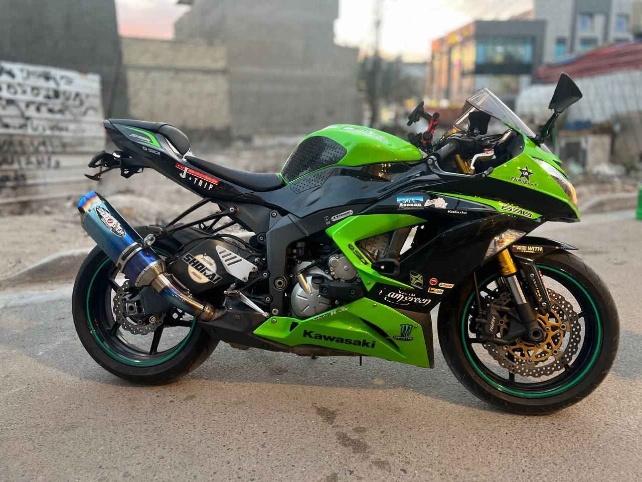 السلام عليكم
دراجة كاوزاكي zx-6r  636موديل ٢٠١٦ 
قطعة جديدة ونظيفة  وبحالة الوكالة  
مكفولة كفالة عامة  ممشاها (١٨ الف ) وقابل للزيادة 
طالعة من معرض كلشي وكلاشي طلعت من معرض ممشاها ١٣ الف 
دراجه موصفاته معروفه 
ABS مانع انزلاق للبريكات امامي خلفي
مودات قياده و 3 وضعيات تراكشن 
دراجة مال جناي ومعتني بيها وبلحقيقة احلا واجدد من الصور 
مكان الدراجة بغداد حي الجهاد 
السعر ٥٥ وبيها مجال للشراي يشلع عيوني 
  التواصل على هذا رقم
*********** واتساب
