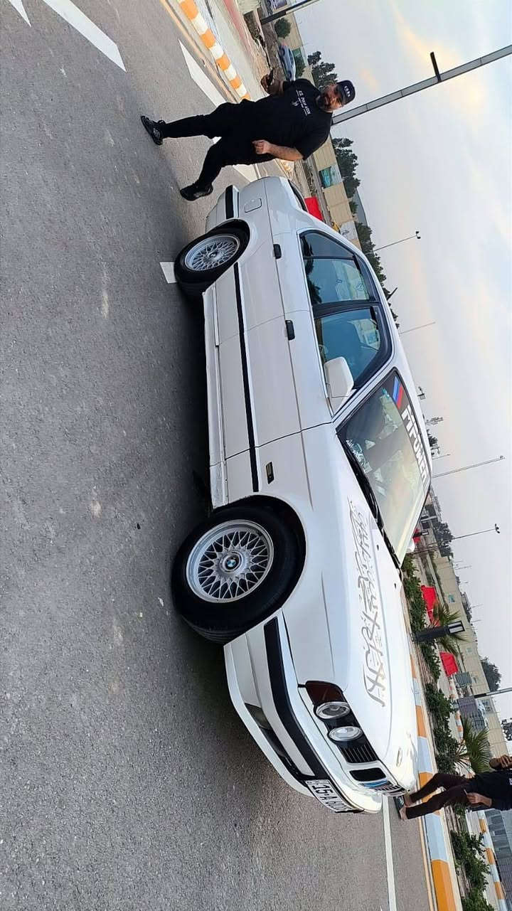 🚗🔥 للبيع – BMW 525 موديل 1990 🔥🚗
سيارة نظيفة وجاهزة لعشاق الألماني 🇩🇪
✔️ أبيض – بدون حوادث
✔️ بجم كصيف
✔️ صبغ عام فقط
✔️ محرك 2.5 مفتوح – سحب قوي
✔️ كير أوتوماتيك
✔️ صدرها جديد
✔️ رقم أنبار وبأسمي
✔️ سنوية جديدة لحد 2031
✔️ هزّة جديدة
🔥 إضافات:
✔️ تبريد 100% ❄️ ثلج
✔️ سستم سماعات سوني أصلي جديد كارتون + مضخم صوت خرافي 🔊
✔️ شاشه مسجل بلوتوث
✔️ تايرات جديدة تخم
✔️ ويل 16 خليه🛞
✔️ عدسات لايت + عالي لايت زنون نهار
✔️ ناصي نهار و العدسه تگلب ويه العالي 💡
✔️ سبايدر

💰 السعر: 55 قفل
📞 الاتصال المباشر: ***********
الجادين فقط – المعاينة خير برهان
الله يبارك لصاحب النصيب 🚘✨
