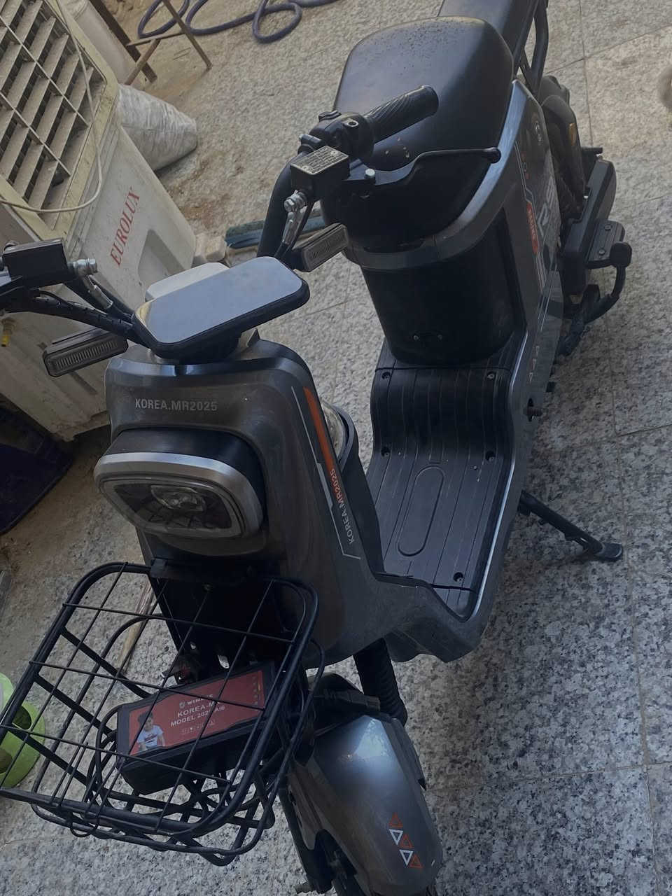 السلام عليكم دراجه R9 موديل 2025 وبيها 5 بطاريات تمشي 50 كيلو السرعه مالتها 80 وهمي صارلي 5 اشهر مطلعها من الوكيل نظيفه كلش السعر 330 المكان العماره نهاوند رقم التواصل واتس اب او اتصال ***********
